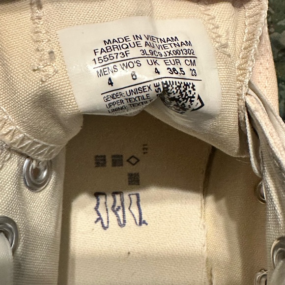 Converse - Picture 3 of 7